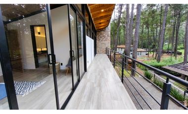 CASA EN VENTA EN MEDIO DEL BOSQUE DE CERRO GORDO, VALLE DE BRAVO