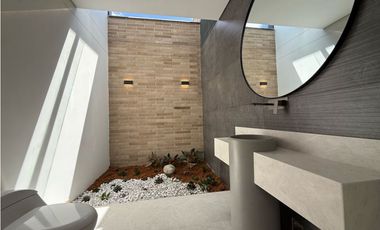 Venta de casa campestre en Llanogrande para estrenar