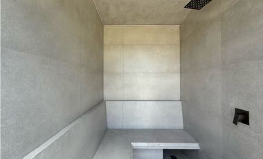 Venta de casa campestre en Llanogrande para estrenar