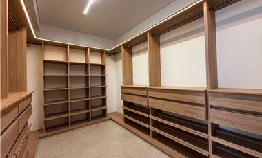 Venta de casa campestre en Llanogrande para estrenar