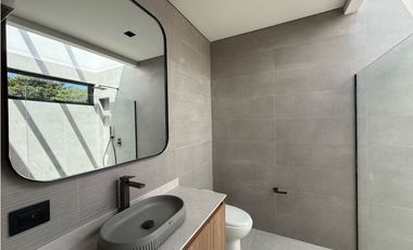 Venta de casa campestre en Llanogrande para estrenar