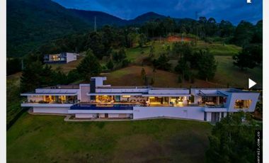 CASA MAGESTUOSA EN MEDELLIN AVENIDA LAS PALMAS   ✅