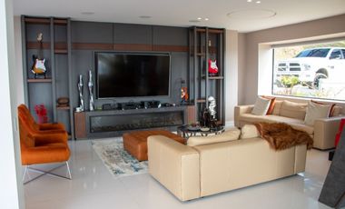 CASA MAGESTUOSA EN MEDELLIN AVENIDA LAS PALMAS   ✅