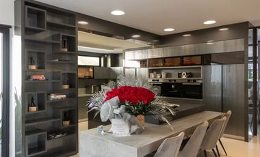 CASA MAGESTUOSA EN MEDELLIN AVENIDA LAS PALMAS   ✅