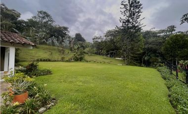 Hermosa casa-finca cerca a Medellín