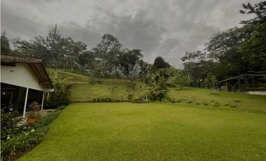 Hermosa casa-finca cerca a Medellín