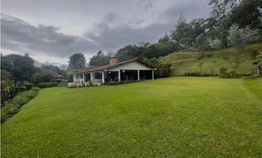 Hermosa casa-finca cerca a Medellín