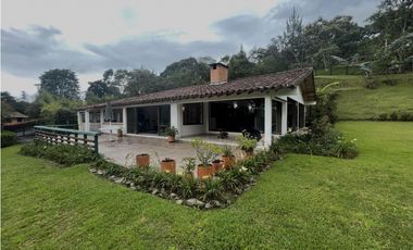 Hermosa casa-finca cerca a Medellín