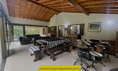 Hermosa casa-finca cerca a Medellín