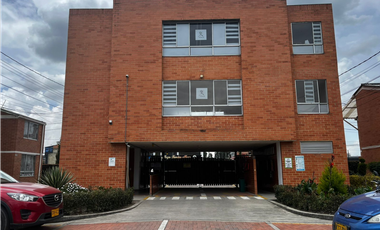 CASA EN VENTA EN MADRID CONJUNTO LA FINCA MANZANA 1