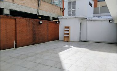 SANTA BARBARA CASA ESQUINERA COMERCIAL EN ARRIENDO  1.136 M²