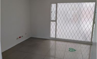 SANTA BARBARA CASA ESQUINERA COMERCIAL EN ARRIENDO  1.136 M²
