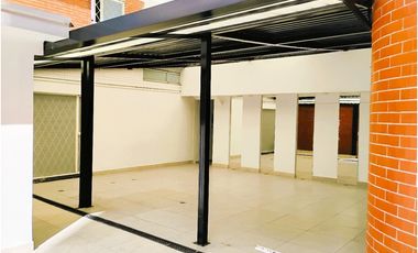 SANTA BARBARA CASA ESQUINERA COMERCIAL EN ARRIENDO  1.136 M²