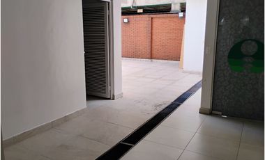 SANTA BARBARA CASA ESQUINERA COMERCIAL EN ARRIENDO  1.136 M²