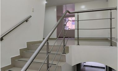 SANTA BARBARA CASA ESQUINERA COMERCIAL EN ARRIENDO  1.136 M²