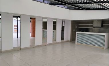 SANTA BARBARA CASA ESQUINERA COMERCIAL EN ARRIENDO  1.136 M²