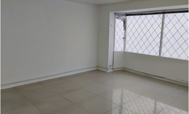 SANTA BARBARA CASA ESQUINERA COMERCIAL EN ARRIENDO  1.136 M²
