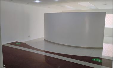 SANTA BARBARA CASA ESQUINERA COMERCIAL EN ARRIENDO  1.136 M²