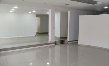 SANTA BARBARA CASA ESQUINERA COMERCIAL EN ARRIENDO  1.136 M²