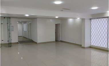 SANTA BARBARA CASA ESQUINERA COMERCIAL EN ARRIENDO  1.136 M²