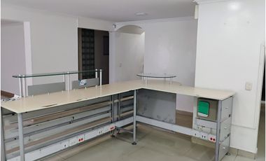 SANTA BARBARA CASA ESQUINERA COMERCIAL EN ARRIENDO  1.136 M²