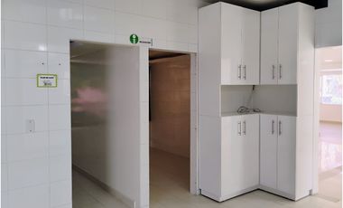 SANTA BARBARA CASA ESQUINERA COMERCIAL EN ARRIENDO  1.136 M²