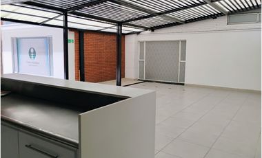 SANTA BARBARA CASA ESQUINERA COMERCIAL EN ARRIENDO  1.136 M²
