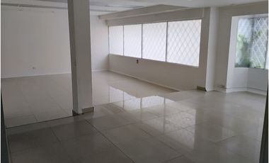 SANTA BARBARA CASA ESQUINERA COMERCIAL EN ARRIENDO  1.136 M²