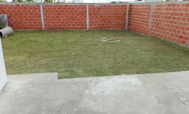 Casa en alquiler 2 dormitorios, M. Romero, La Plata