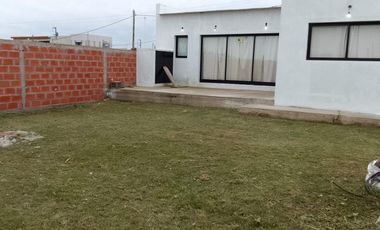 Casa en alquiler 2 dormitorios, M. Romero, La Plata