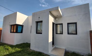Casa en alquiler 2 dormitorios, M. Romero, La Plata