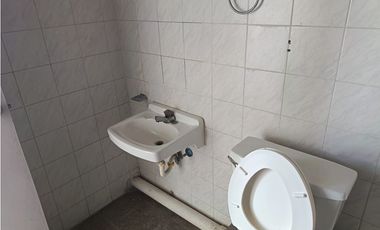 TUMBA MUERTO / PLAZA SIGLO 21 / 100M / PISO MEDIO / AMPLIO ESPACIO