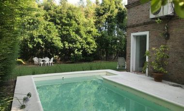 Casa en alquiler temporario c/ cochera en Rincón del Arca