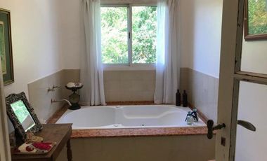 Casa en alquiler temporario c/ cochera en Rincón del Arca