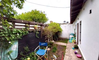 Venta PH 2 ambientes con patio y cochera. Alfar