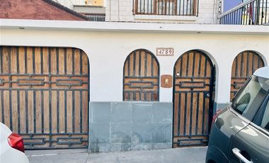 Casa en Venta en Avenida DosOriente con Avenida Reina Mar