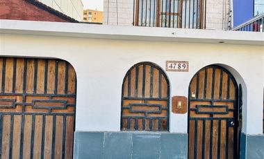 Casa en Venta en Avenida DosOriente con Avenida Reina Mar