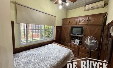 Casa con quincho en barrio San Emilio