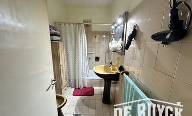 Casa con quincho en barrio San Emilio