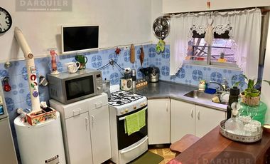 DEPOSITO CON DEPARTAMENTO EN PLANTA ALTA