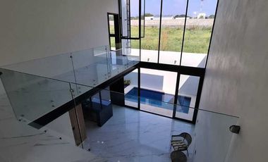 Espectacular Residencia Nueva en Venta en Fracc. La Herradura Colima, Col.