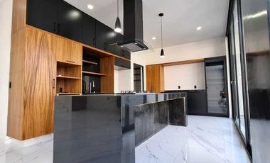 Espectacular Residencia Nueva en Venta en Fracc. La Herradura Colima, Col.