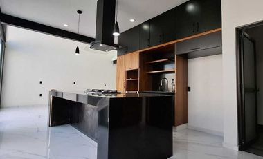 Espectacular Residencia Nueva en Venta en Fracc. La Herradura Colima, Col.