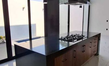 Espectacular Residencia Nueva en Venta en Fracc. La Herradura Colima, Col.