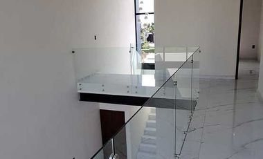 Espectacular Residencia Nueva en Venta en Fracc. La Herradura Colima, Col.