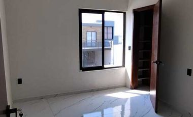 Espectacular Residencia Nueva en Venta en Fracc. La Herradura Colima, Col.