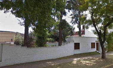 Casa en venta - 3 Dormitorios 2 Baños - Merlo