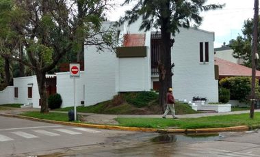 Casa en venta - 3 Dormitorios 2 Baños - Merlo