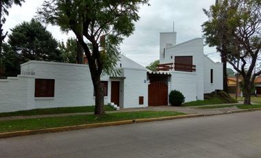 Casa en venta - 3 Dormitorios 2 Baños - Merlo