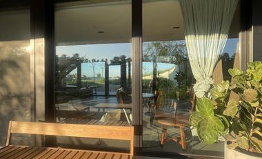 Lote sobre el lago central en venta en LOS PUENTES, NORDELTA.